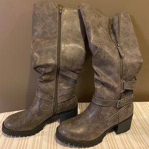 Gray motorcycle boots/ worn twice
